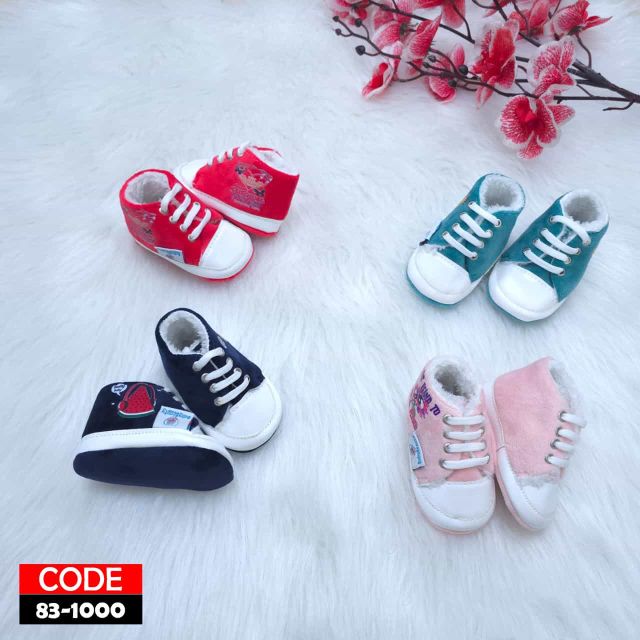 حذاء اطفالي صغير