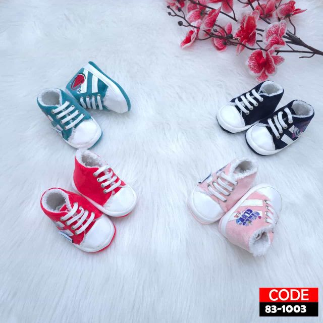 حذاء اطفالي صغير