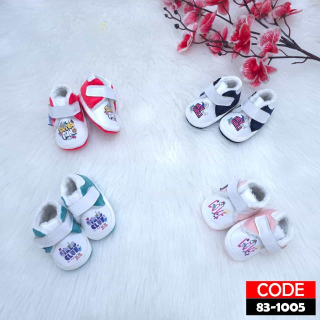 حذاء اطفالي صغير