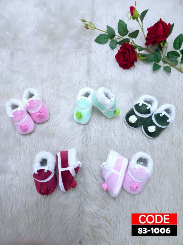 حذاء اطفالي صغير