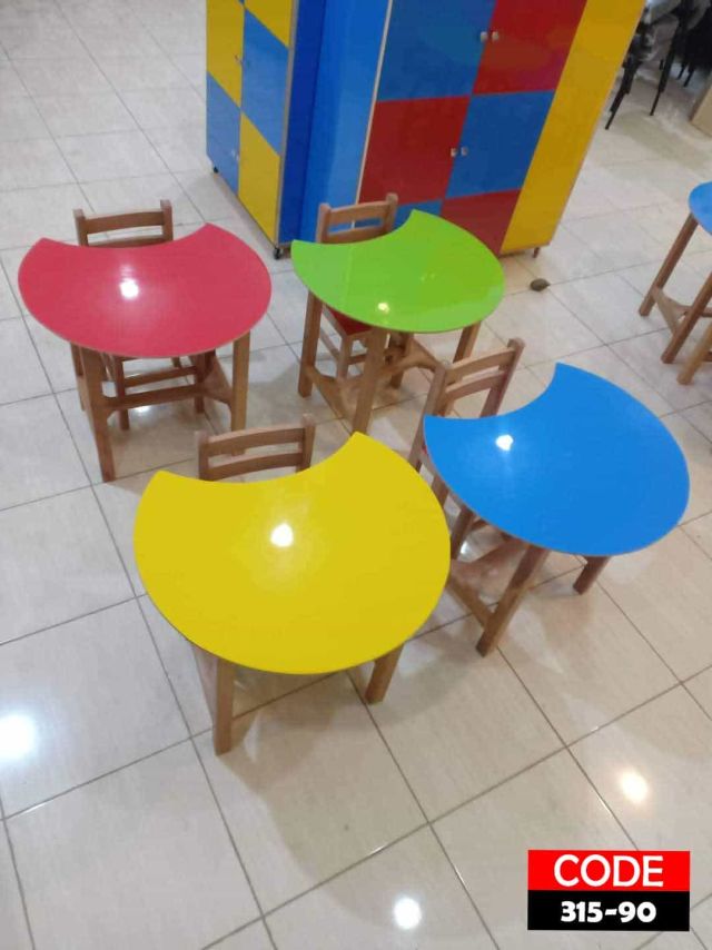 ديسك اطفالي بالكرسي