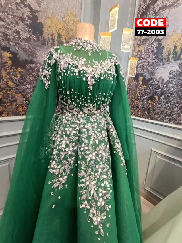 ملابس نسائية