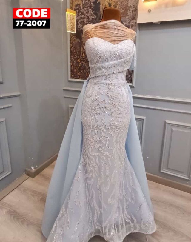 ملابس نسائية